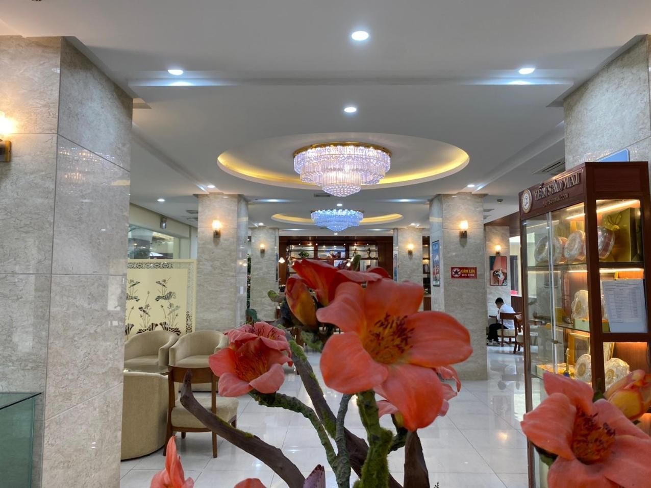 NguyẽN QuyèN Hotel Hanoi Exterior foto