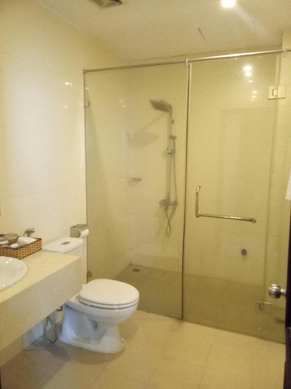 NguyẽN QuyèN Hotel Hanoi Exterior foto